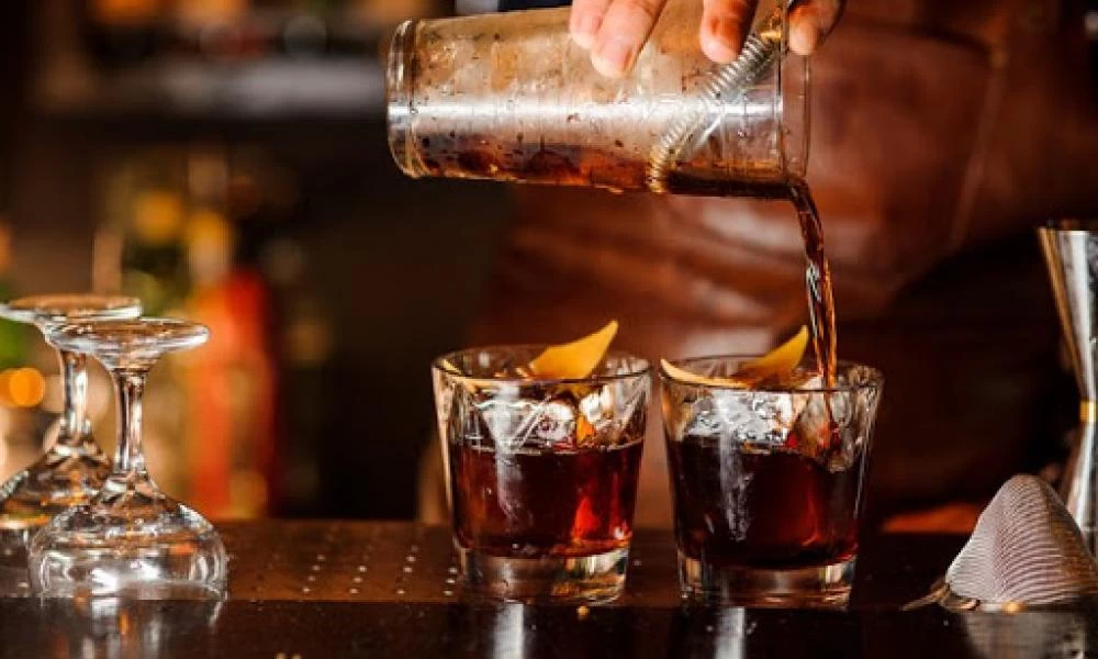 Μαδρίτη: Μπαρ ζητάει στους πελάτες να προπληρώσουν τα ποτά τους για να επιβιώσει